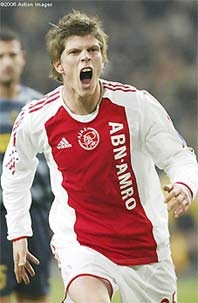 Klaas Jan Huntelaar được  MU chú ý