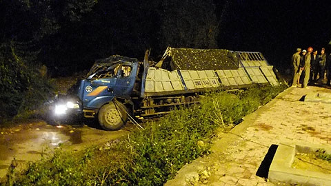 Hiện trường vụ việc ngay sau khi xảy ra tai nạn thảm khốc. Ảnh: NGUYỄN VĂN LUY - Phó phòng CSGT, CA tỉnh Lai Châu.