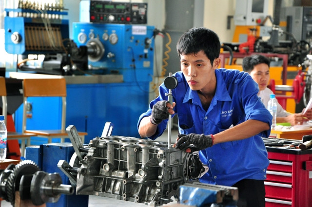 Mất cân đối giữa nhu cầu sử dụng, nhu cầu của nền kinh tế với việc đào tạo đặt ra thách thức lớn về giải quyết việc làm. Ảnh: TIẾN LUYẾN.