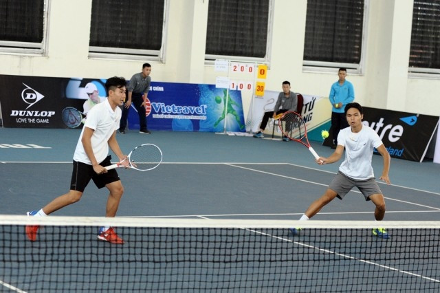 Bộ đôi Trịnh Linh Giang - Nguyễn Văn Phương (Becamex Bình Dương) phải rất vất vả mới giành vé vào chơi trận chung kết đôi nam.
