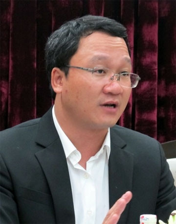 Tiến sĩ Khuất Việt Hùng.