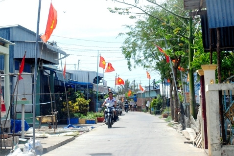 Người dân Đất Mũi hồ hởi trong năm mới khi có thêm những con đường mới.