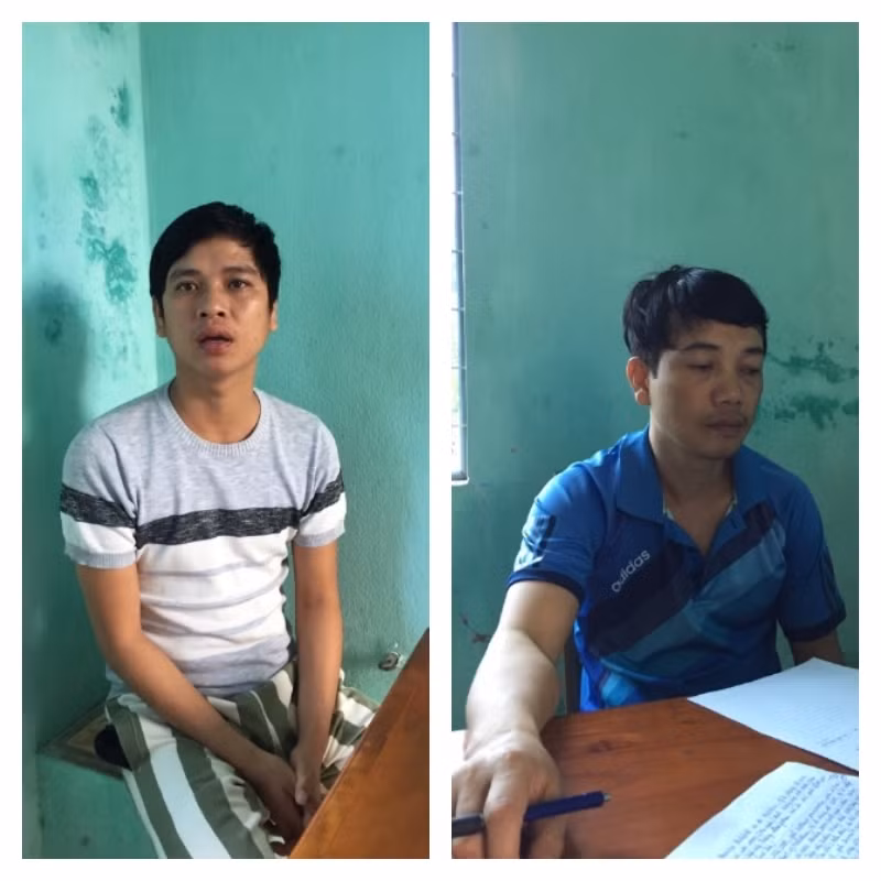 Hai đối tượng Ngô Hữu Sô (phải) và Vy Tấn Sỹ (trái) tại cơ quan công an.