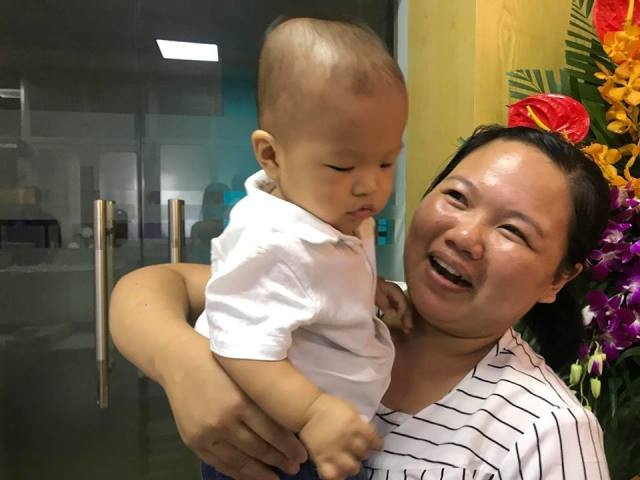 Nguyễn Thị Thanh hạnh phúc sau chín năm làm IVF tìm con.