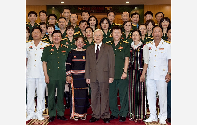 Tổng Bí thư Nguyễn Phú Trọng với các đại biểu. Ảnh: ÐĂNG KHOA