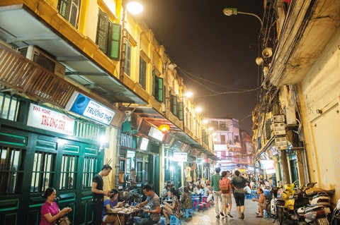 Ban nhạc đường phố ở “ngã tư quốc tế”.