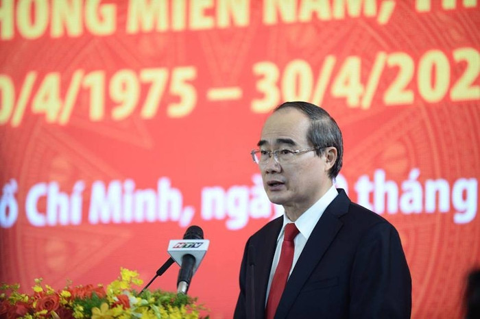 Xây dựng thành phố Hồ Chí Minh xứng đáng là thành phố anh hùng (*)