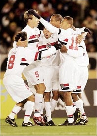 Niềm vui chiến thắng của các
cầu thủ Sao Paolo.