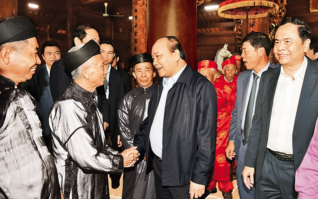 Thủ tướng Nguyễn Xuân Phúc và Chủ tịch Ủy ban Trung ương MTTQ Việt Nam Trần Thanh Mẫn tại Ngày hội Đại đoàn kết toàn dân tộc năm 2018. Ảnh | Quang Hiếu