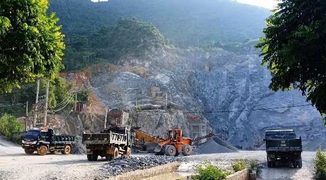 Hoạt động khai thác đá của Công ty TNHH Hải Phú, TP Hà Giang gây ô nhiễm môi trường.