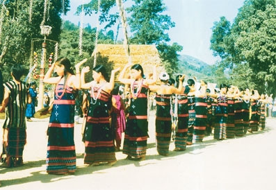 Người Cơ Tu với đàn H’Roa