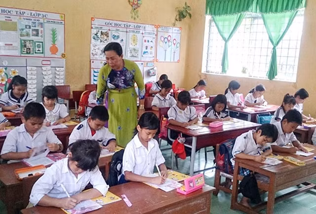 Học sinh Trường tiểu học Thường Thới Hậu B3, xã Thường Thới Hậu B, huyện Hồng Ngự trong giờ học.Ảnh: Hồng Ngự