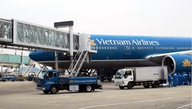 Xảy ra sự cố uy hiếp an toàn bay, hai kiểm soát viên không lưu bị phạt 15 triệu đồng