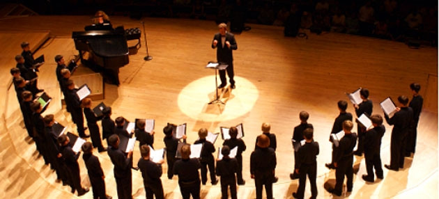 Một buổi diễn của Dàn đồng ca nam Pacific.