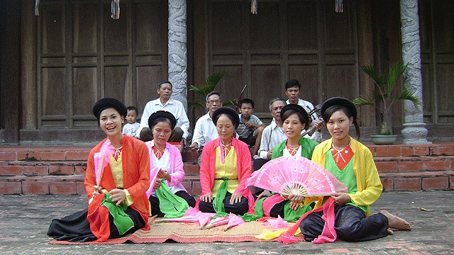 Câu lạc bộ hát chèo Trung Lập, xã Tri Trung (huyện Phú Xuyên, Hà Nội).