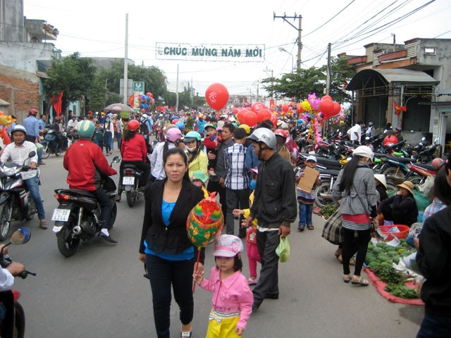 Người dân Bình Định đi trảy hội chợ Gò.