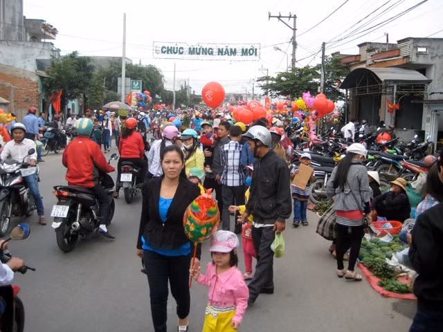 Người dân Bình Định đi trảy hội chợ Gò.