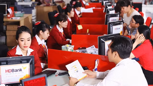 Phát hành riêng lẻ, ai hưởng lợi?