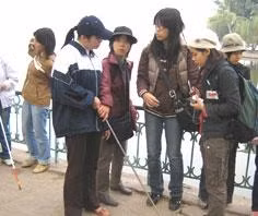 Lớp học tình nguyện dạy kỹ năng cho người khiếm thị