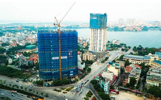 D’. El Dorado sở hữu vị trí đáng ngưỡng mộ bên hồ Tây lộng gió.