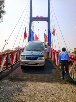 Thông xe kỹ thuật cầu treo dây văng Hậu Thạnh Đông (huyện Tân Thanh, Long An).