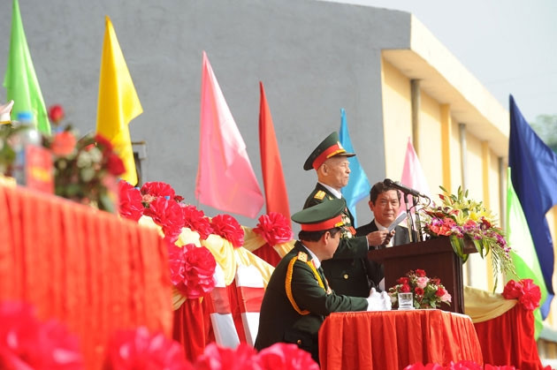 Đại tá Phùng Văn Khầu thay mặt cựu chiến binh Điện Biên trình bày bài phát biểu.