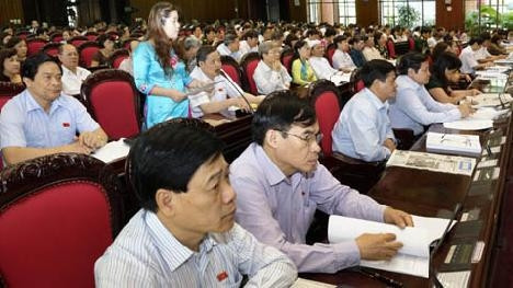 Ðại biểu Quốc hội tỉnh Cao Bằng phát biểu ý kiến thảo luận tại hội trường.