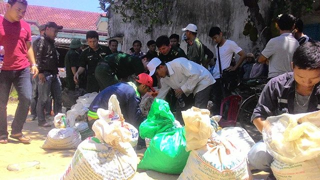 Tổng cộng có 22 bao tải chứa vật liệu nổ với khối lượng gần 600kg.