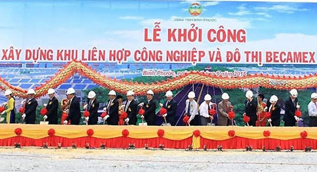 Các đại biểu làm lễ khởi công xây dựng Khu liên hợp công nghiệp và đô thị Becamex – Bình Phước.
