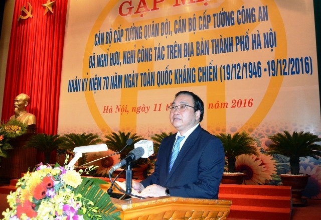 Đồng chí Hoàng Trung Hải, Ủy viên Bộ Chính trị, Bí thư Thành ủy Hà Nội phát biểu tại buổi gặp mặt.