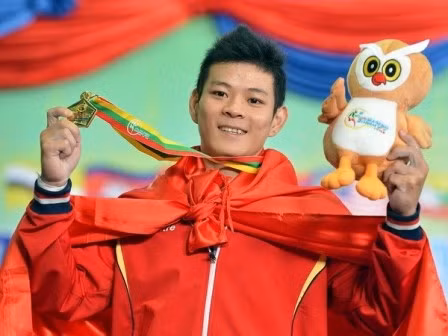 Lực sĩ Thạch Kim Tuấn.