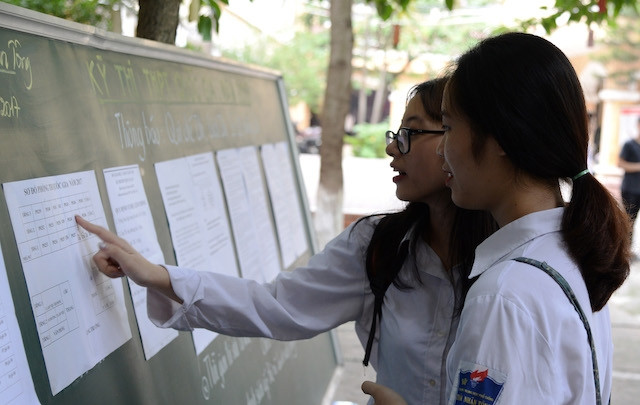 Nhiều kỳ thi là một trong những nguyên nhân gây quá tải học hành đối với học sinh phổ thông. (Ảnh minh hoạ)