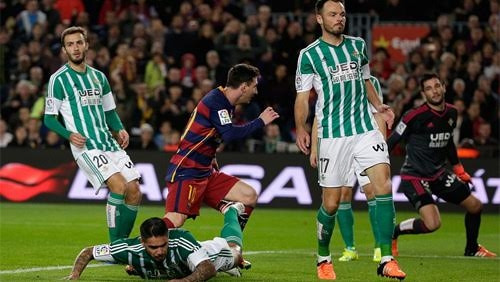 Tiền đạo Lionel Messi ghi bàn thắng thứ 425 trong 500 trận đấu dưới màu áo Barcelona. Ảnh: Reuters