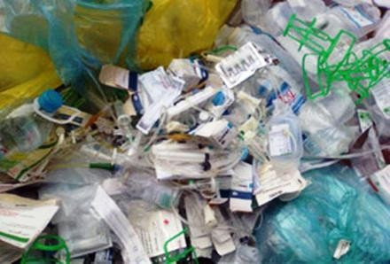  Hơn 3.000 tấn chất thải rắn y tế nguy hại thải ra mỗi ngày được xử lý không đạt tiêu chuẩn vệ sinh môi trường.