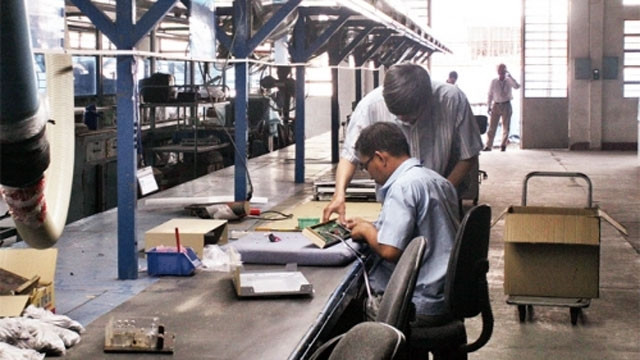 Xưởng lắp ráp của Viettronics Thủ Đức trong cảnh vắng lặng.