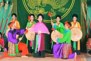 Một cảnh trong màn Khai từ, chương trình biểu diễn trích đoạn chèo cổ của Nhà hát chèo Việt Nam.