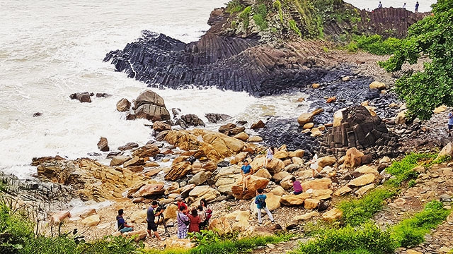 Một góc danh thắng quốc gia Gành Đá Đĩa (xã An Ninh Đông, huyện Tuy An, Phú Yên).