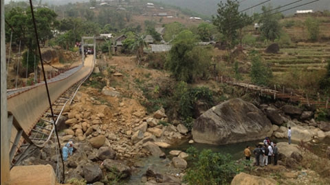 Cây cầu sập do đứt cáp làm nhiều người chết và bị thương. (Ảnh: VOV)