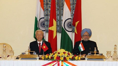 Tổng Bí thư Nguyễn Phú Trọng và Thủ tướng Cộng hòa Ấn Độ Manmohan Singh gặp gỡ báo chí sau khi kết thúc hội đàm. (TTXVN)