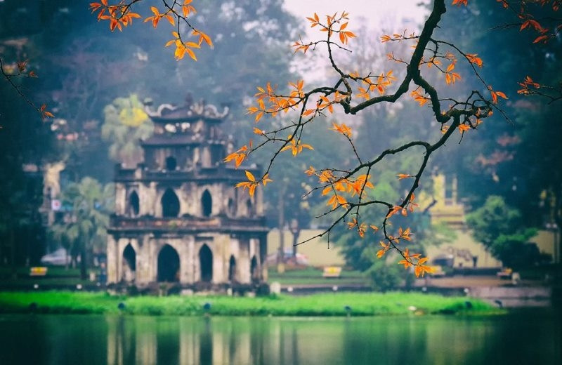 Một Hà Nội cổ kính, thơ mộng trong mùa thay lá. (Nguồn: Tổng cục Du lịch)