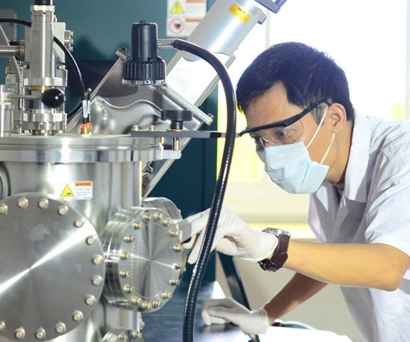 Thực hành nghiên cứu ở Phòng thí nghiệm Nano Quang điện tử, Viện Tiên tiến Khoa học và Công nghệ, Trường ĐH Bách khoa Hà Nội