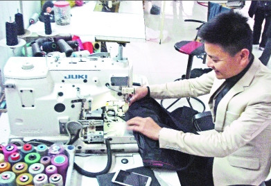 Cơ sở may của anh Nguyễn Văn Đức tại thôn Chung, xã Vân Từ