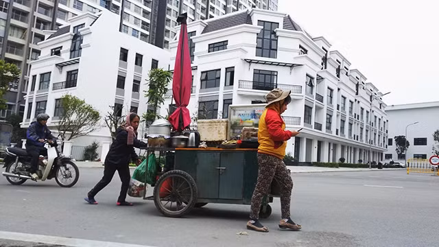 Người nghèo chật vật mưu sinh mong đón Tết đủ đầy.