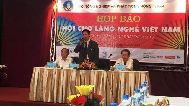 Ban Tổ chức chia sẻ thông tin về Hội chợ làng nghề Việt Nam 2015 ngày 24-11.