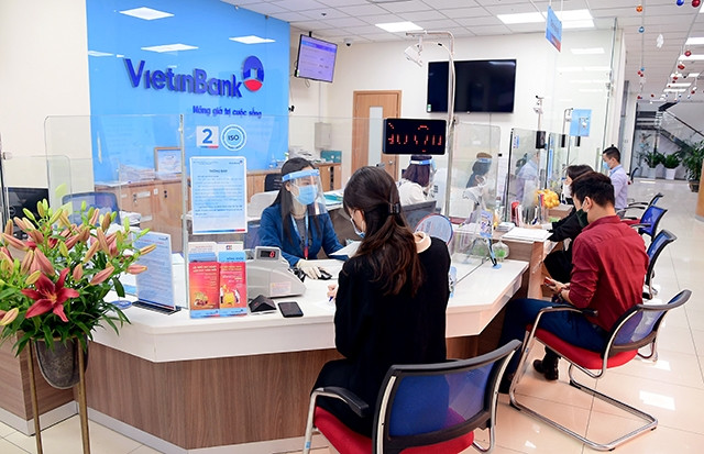 VietinBank tiếp tục hạ mạnh lãi suất cho vay, tung gói tín dụng lên tới 60.000 tỷ đồng hỗ trợ khách hàng bị ảnh hưởng bởi Covid-19.