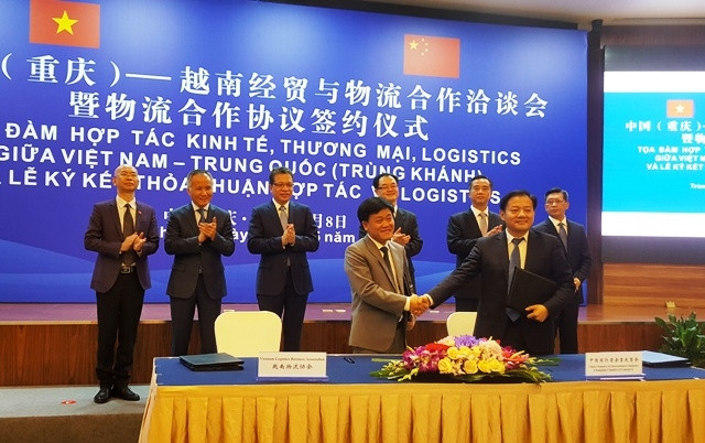 Hiệp hội doanh nghiệp logistics Việt Nam và Phòng Thương mại TP Trùng Khánh ký Thỏa thuận về tăng cường hợp tác.