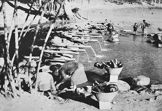 Bến nước của một làng người Ê Đê Kpạ ở Đác Lắc cách đây hơn 60 năm.