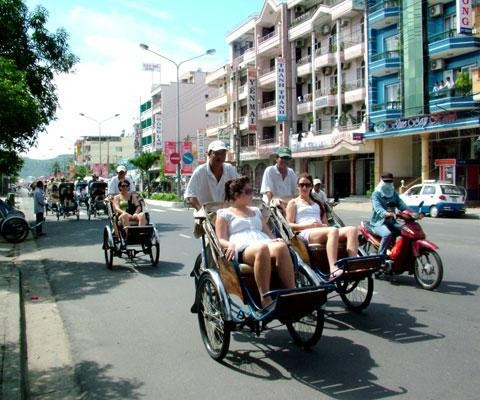 Khách du lịch nước ngoài tại Nha Trang.