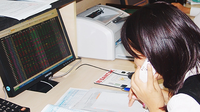 Nhà đầu tư có ít động lực giao dịch khi không có thông tin hỗ trợ nào đặc biệt.