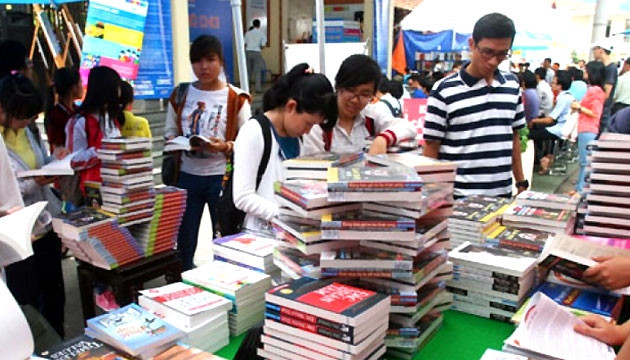 Phố sách xuân lần đầu tiên được tổ chức sẽ là điểm hẹn văn hóa của nhân dân Thủ đô trong dịp Tết Bính Thân. (Ảnh minh họa)